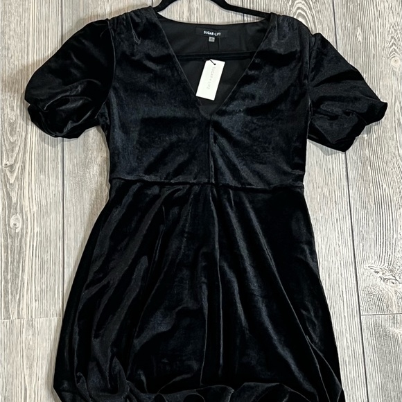 Sugarlips Dakota Velvet Volume Hem Mini Dress, LBD, NWT, Size Small - Picture 3 of 9